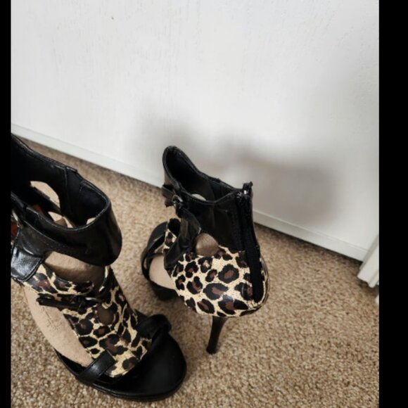 UNIQUE CUT OUT leopard heels - Picture 4 of 6